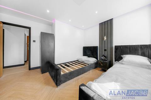 2 bedroom flat to rent, Denning Point, London E1
