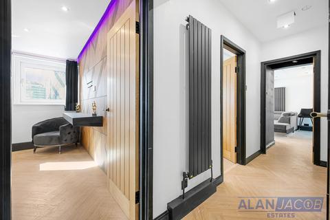 2 bedroom flat to rent, Denning Point, London E1
