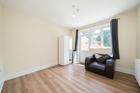 undefined, London Road, Isleworth TW7