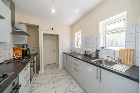 undefined, London Road, Isleworth TW7