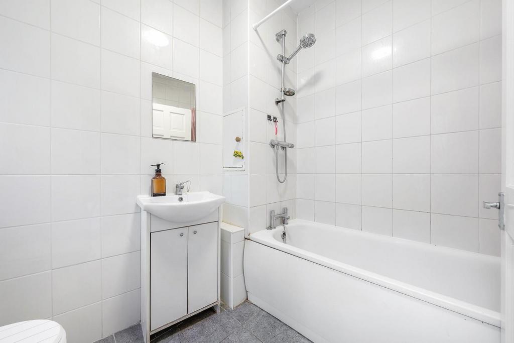 Bathroom.JPG