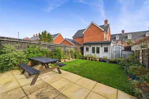 3 bedroom end of terrace house for sale, Garrison Parade, Colchester, Essex, CO2