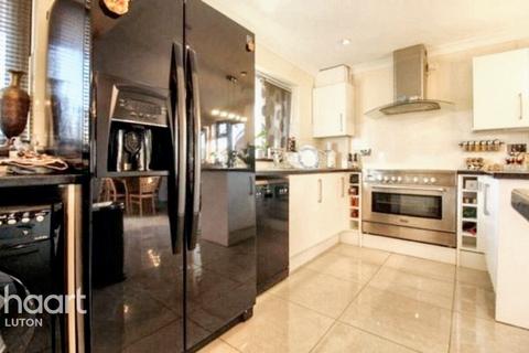 undefined, Hart Hill Lane, Luton