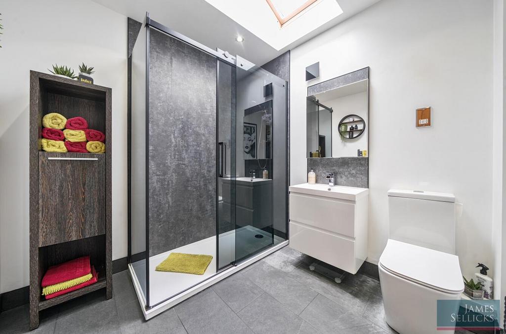 Master En-Suite