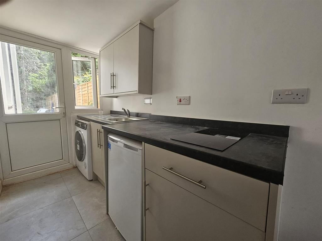 Kitchen2.jpg