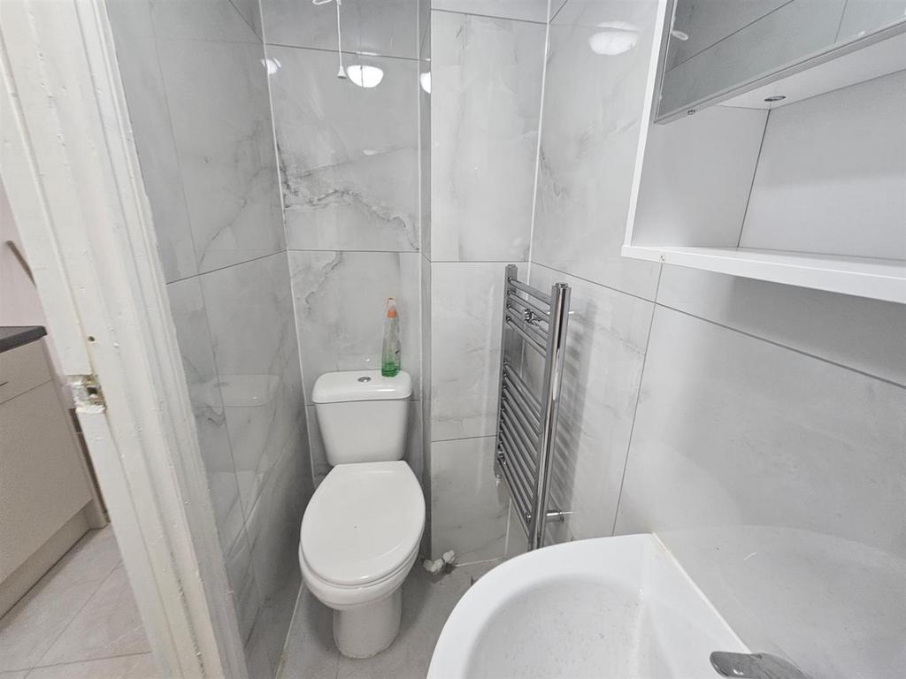 Bathroom1.jpg