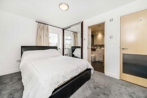 undefined, Holland Gardens, Brentford TW8
