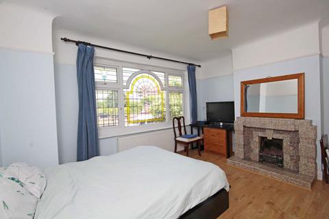 32a Greystoke Park Terrace, London, W5 1JL