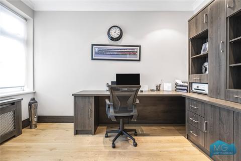 4 bedroom semi-detached house for sale, Wades Hill, London, N21