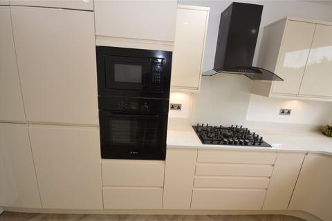 3 bedroom apartment to rent, Lulworth Road, Southport, Merseyside, PR8