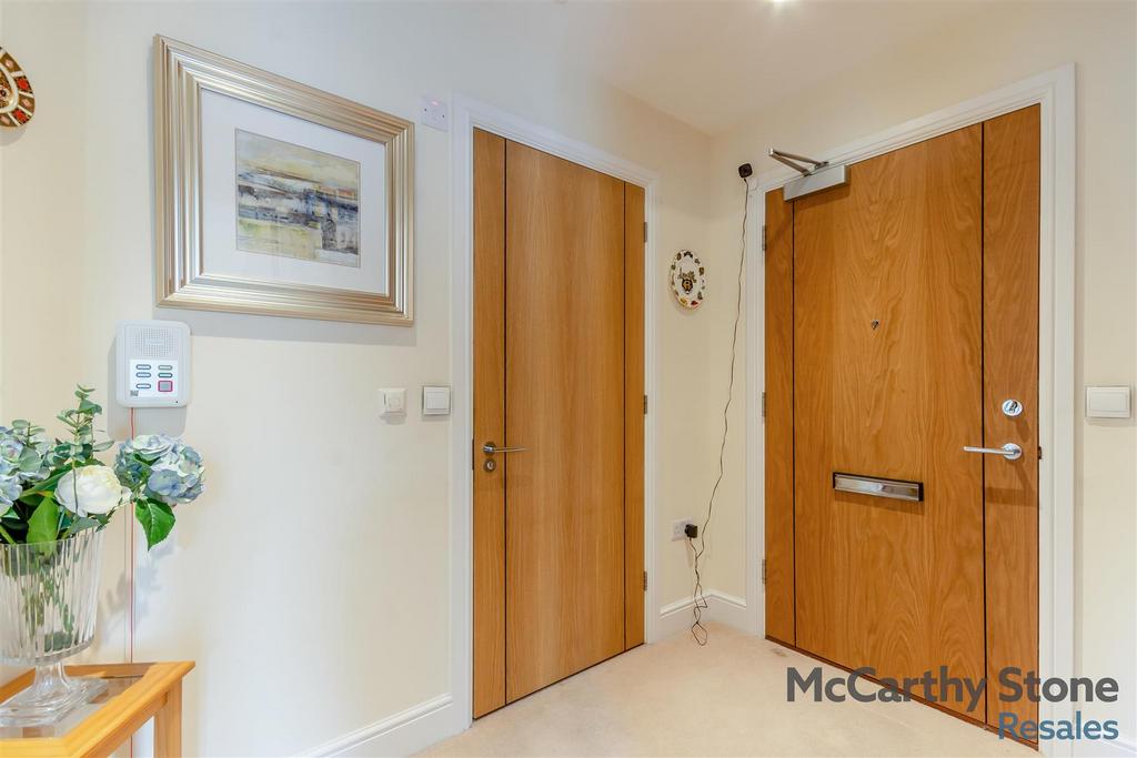 8666611-interior19.jpg