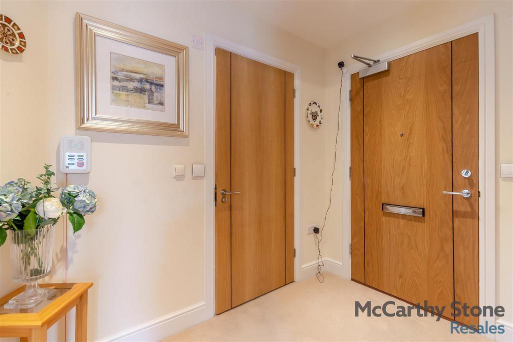 8666611-interior15.jpg