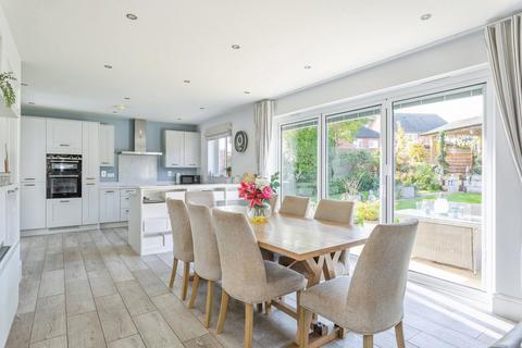 4 bedroom detached house for sale, Pilot Close, Alton GU34