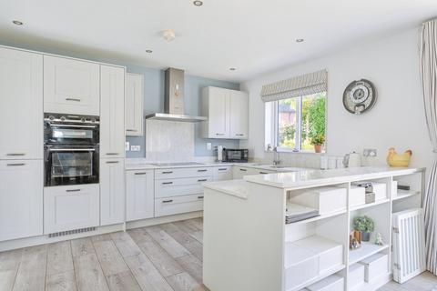 4 bedroom detached house for sale, Pilot Close, Alton GU34