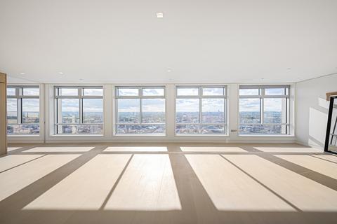 3 bedroom apartment to rent, New Oxford Street, London, WC1A