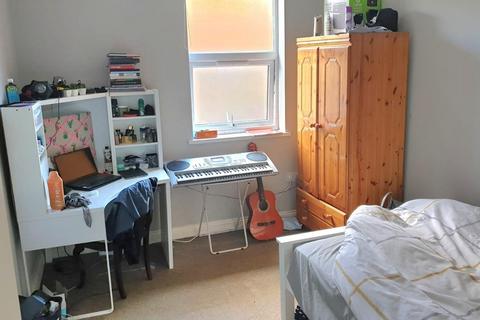 undefined, 5 Bed Student House 26/27 Academic Year - Grove Road, Lenton, Nottingham, NG7 1HJ
