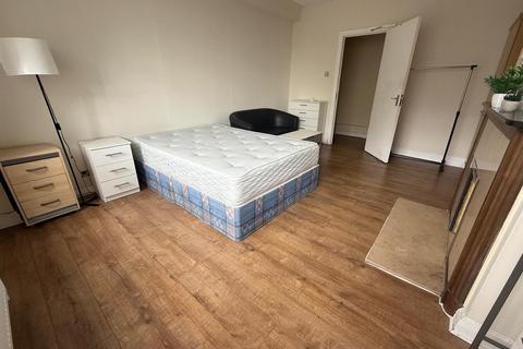 House share to rent, Adelaide Road, Swiss Cottage, London