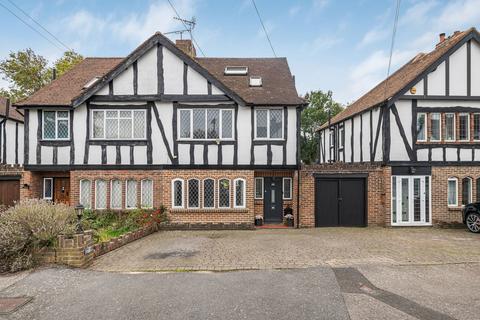 undefined, Court Avenue, Coulsdon, CR5 1HE