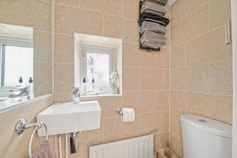 undefined, Court Avenue, Coulsdon, CR5 1HE