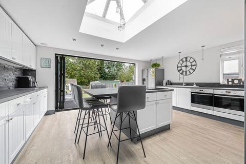 undefined, Court Avenue, Coulsdon, CR5 1HE