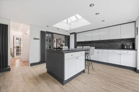 undefined, Court Avenue, Coulsdon, CR5 1HE