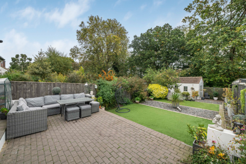 undefined, Court Avenue, Coulsdon, CR5 1HE