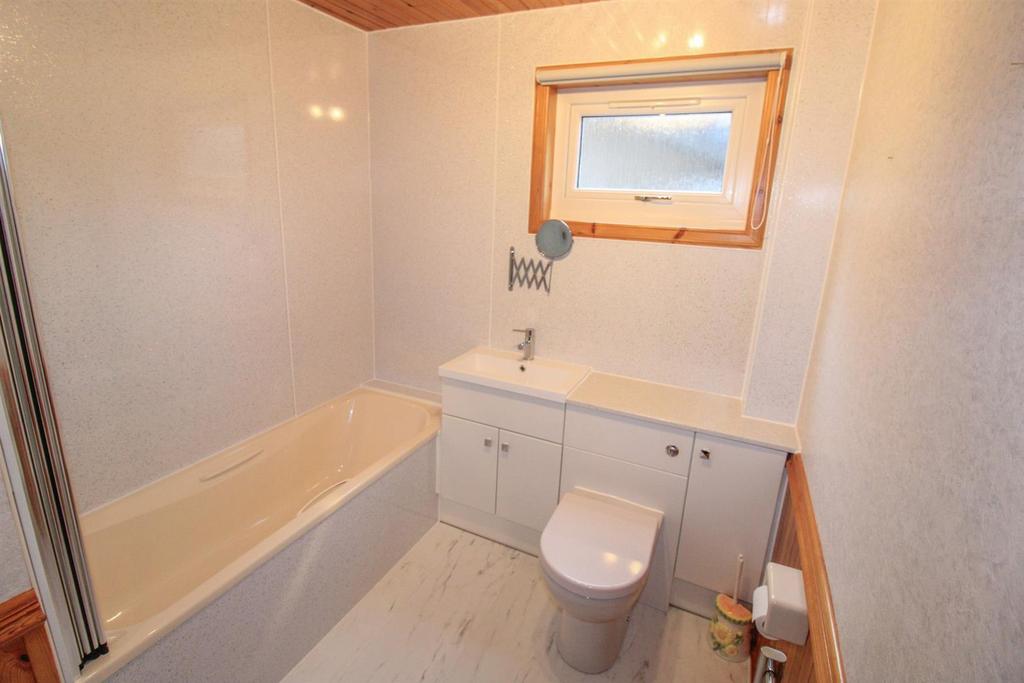 BATHROOM-2..jpg