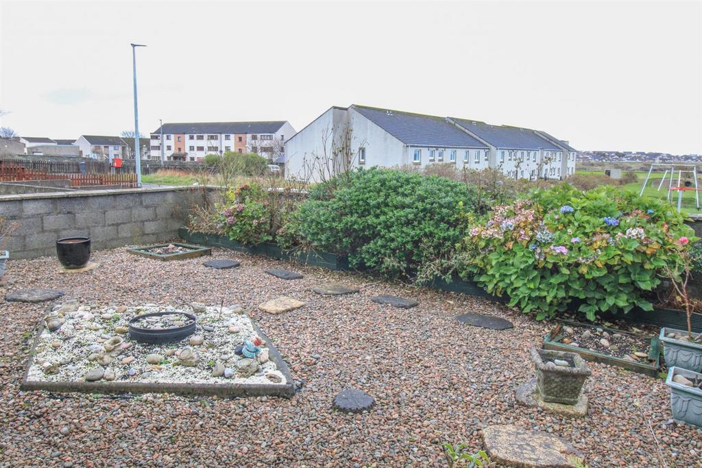 FRONT GARDEN-2.jpg