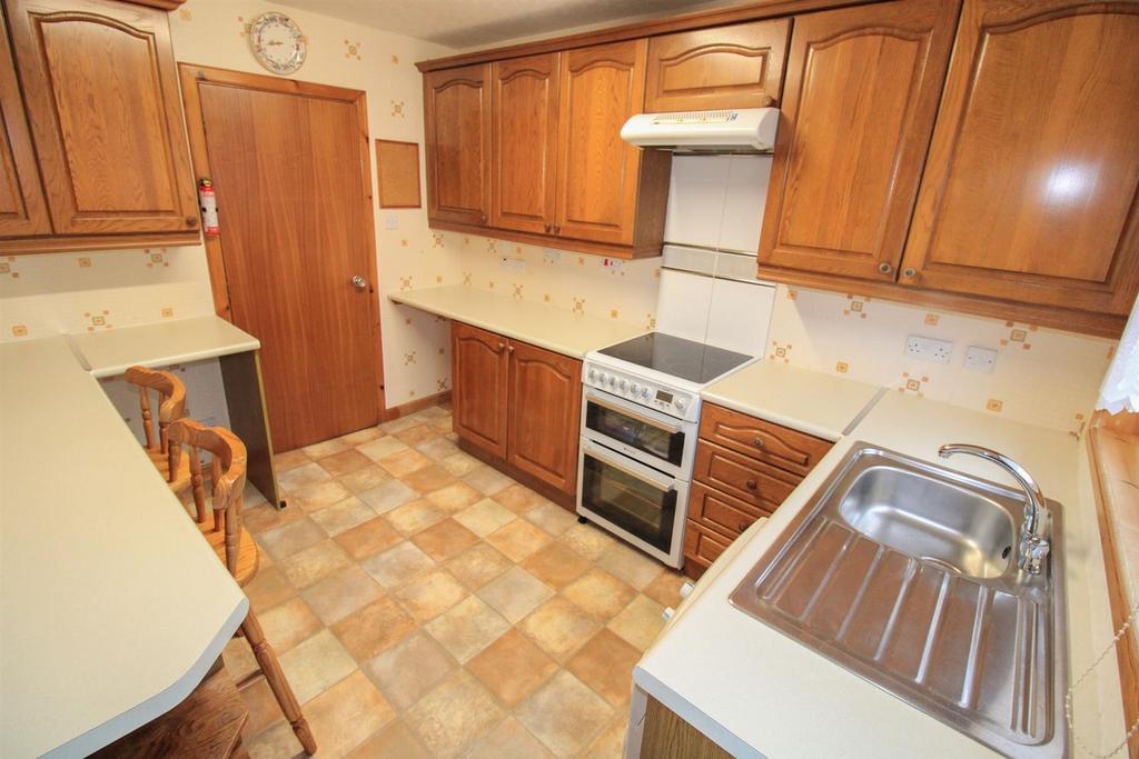 KITCHEN-BREAKFAST ROOM-2.jpg