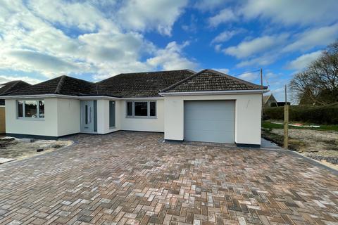 4 bedroom bungalow for sale, Botany, Highworth, Swindon, SN6