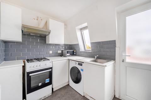 2 bedroom flat for sale, Orchard Court, Stonegrove, Edgware, Greater London. HA8 7SX