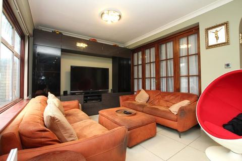 5 bedroom semi-detached house to rent, Woodgrange Avenue, Kenton