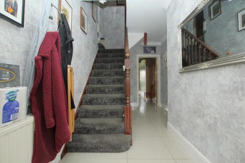 5 bedroom semi-detached house to rent, Woodgrange Avenue, Kenton
