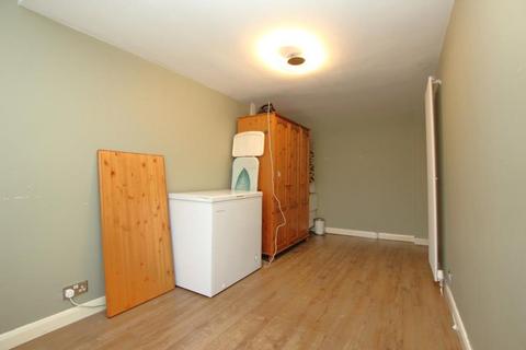 5 bedroom semi-detached house to rent, Woodgrange Avenue, Kenton