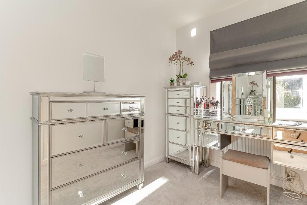 Bedroom 4.jpg