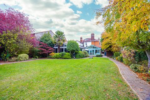 undefined, Westcliff-on-sea SS0