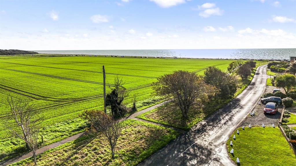 7 St Hellier Court-004.JPG