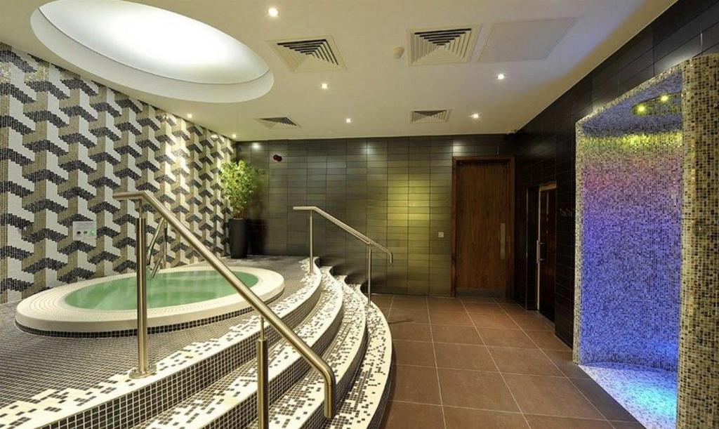 Spa-Grosvenor Waterside-Gatliff-Road- London