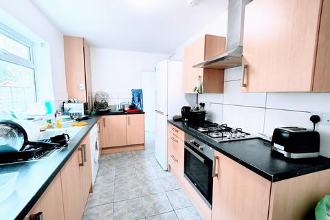 4 bedroom terraced house to rent, Perry Street, Northampton, Northamptonshire, NN1