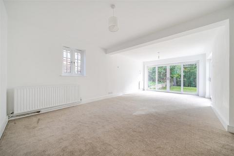 undefined, Aldershot Road, Fleet GU52