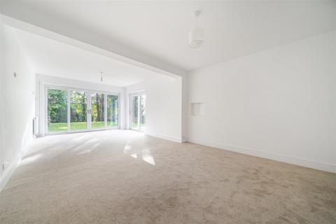 undefined, Aldershot Road, Fleet GU52