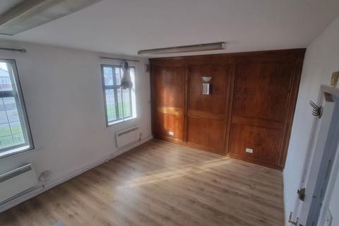 2 bedroom flat to rent, Uxbridge Road, Hayes
