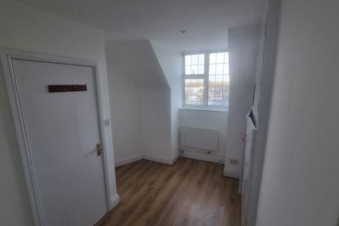 2 bedroom flat to rent, Uxbridge Road, Hayes