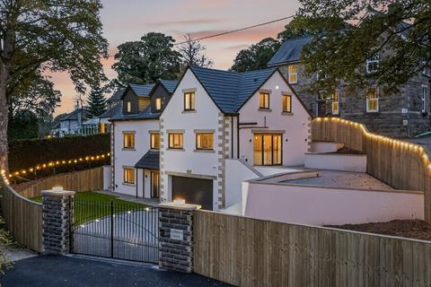 Leeds Road, Bramhope, Leeds, West Yorkshire, LS16