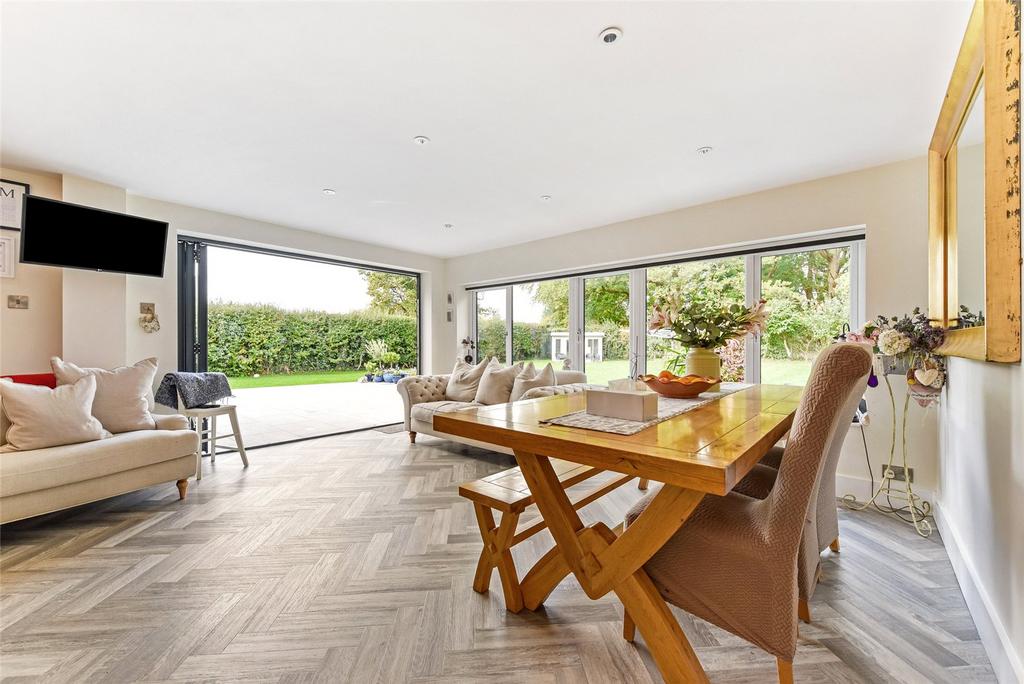 Breakfast/Dining Rm