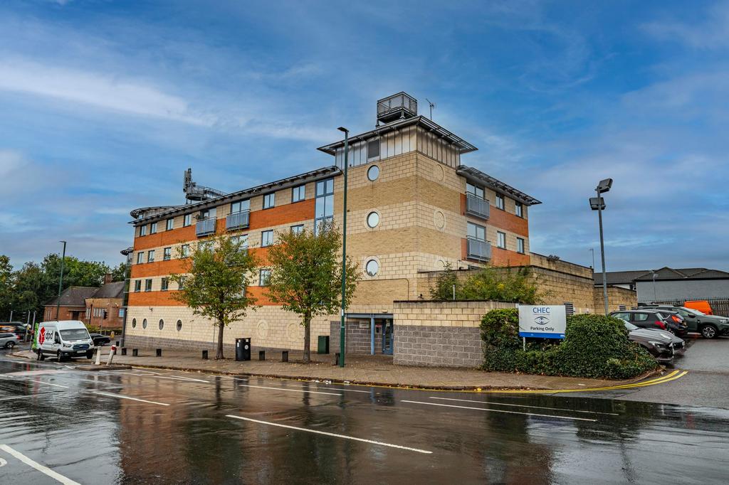 2 bedroom flat for sale