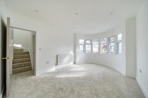 4 bedroom semi-detached house for sale, Elm Close, North Harrow, HA2