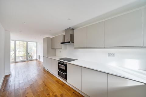 4 bedroom semi-detached house for sale, Elm Close, North Harrow, HA2