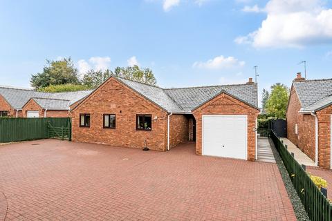 3 bedroom detached bungalow for sale, Cae Dafydd, Meifod