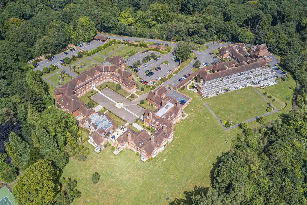 EZq Kg Trn UUCKNvom PBFd6 Q.jpg